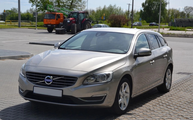 Volvo V60 cena 45000 przebieg: 257000, rok produkcji 2015 z Pińczów małe 154